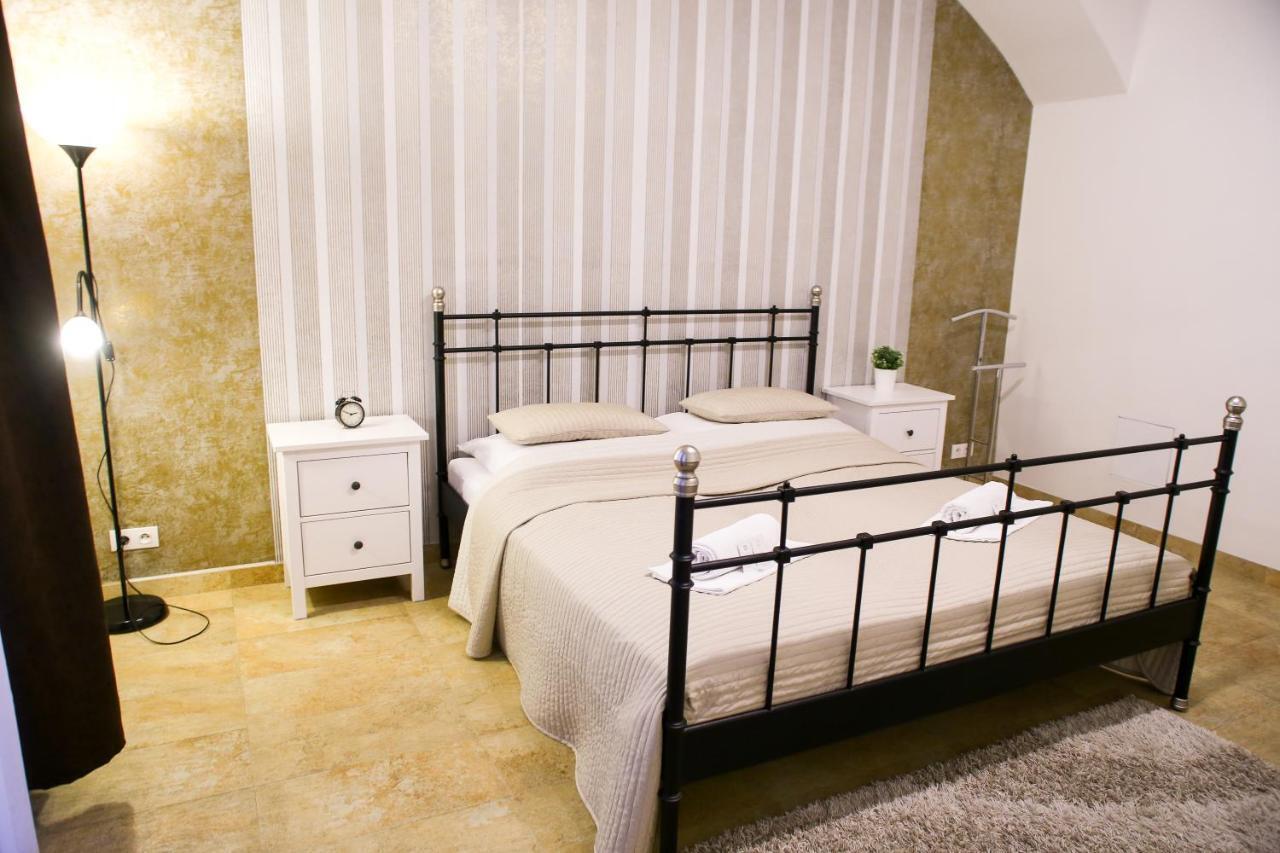 Stefania Apartment Centre Prag Exteriör bild