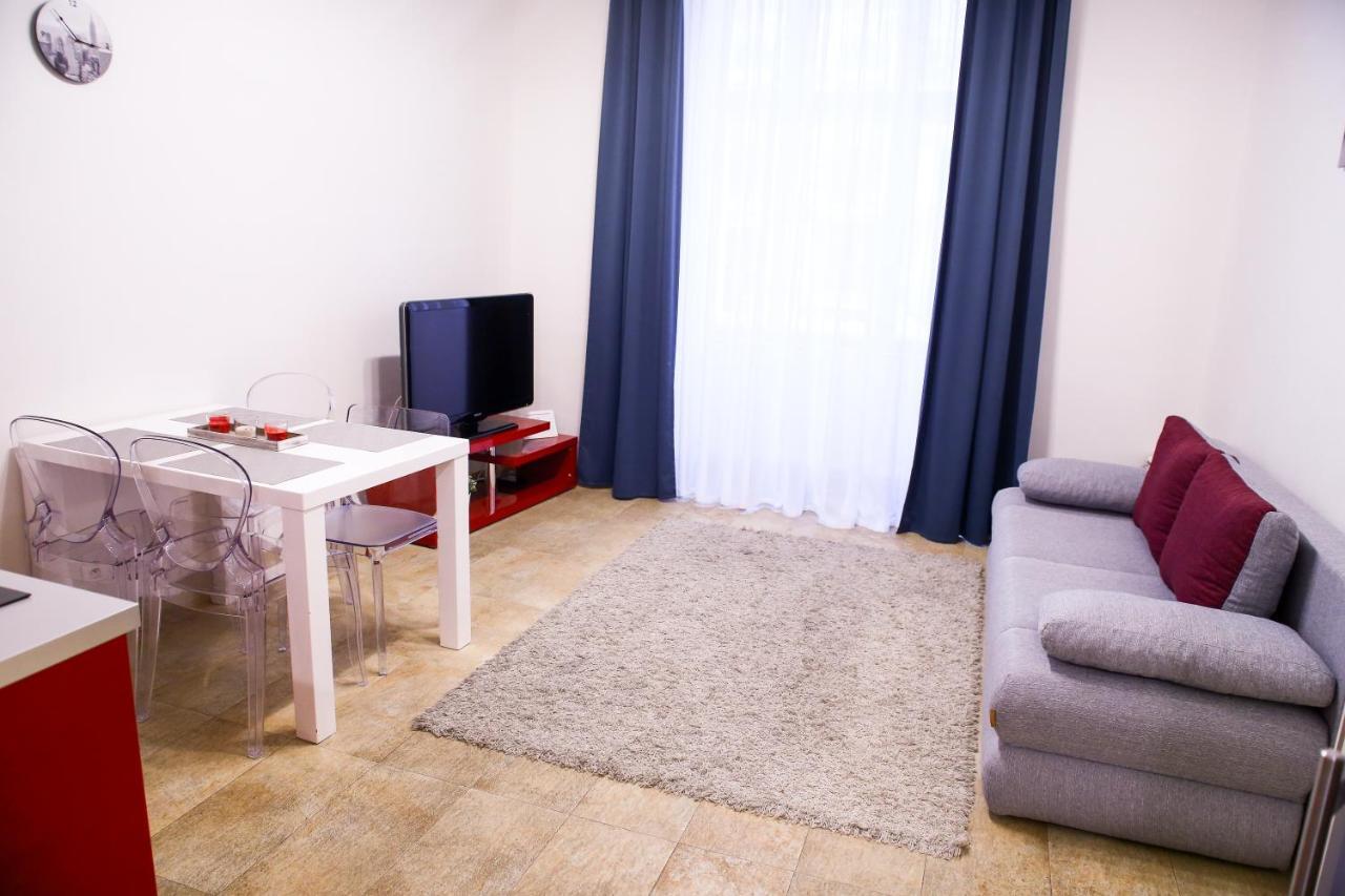 Stefania Apartment Centre Prag Exteriör bild